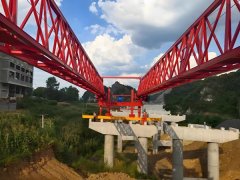 <b>自平衡架桥机适应曲线桥梁的秘诀是什么</b>