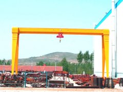 <b>桥梁建设现场 龙门吊如何精准吊装预制构件</b>