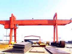 <b>堆场外悬龙门吊如何优化货物存储空间布局</b>