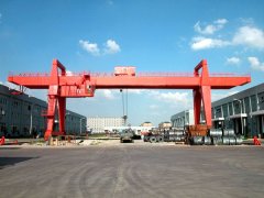 <b>钢厂原料场外悬龙门吊有哪些特殊作业要求</b>